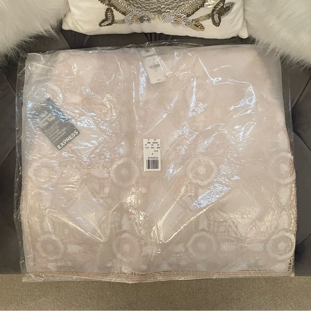 NWT Express Two-Piece Sequined Set - Picture 8 of 16